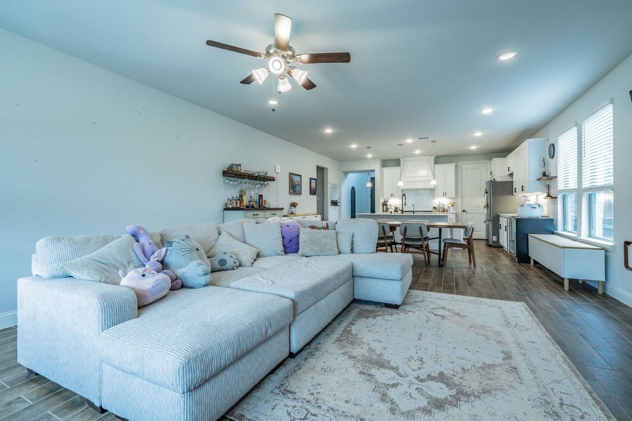 15894 Talamore Ln - Photo 2 of 34