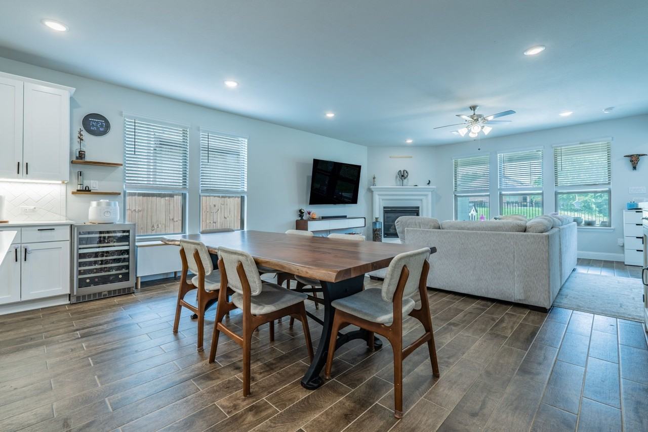 15894 Talamore Ln - Photo 5 of 34