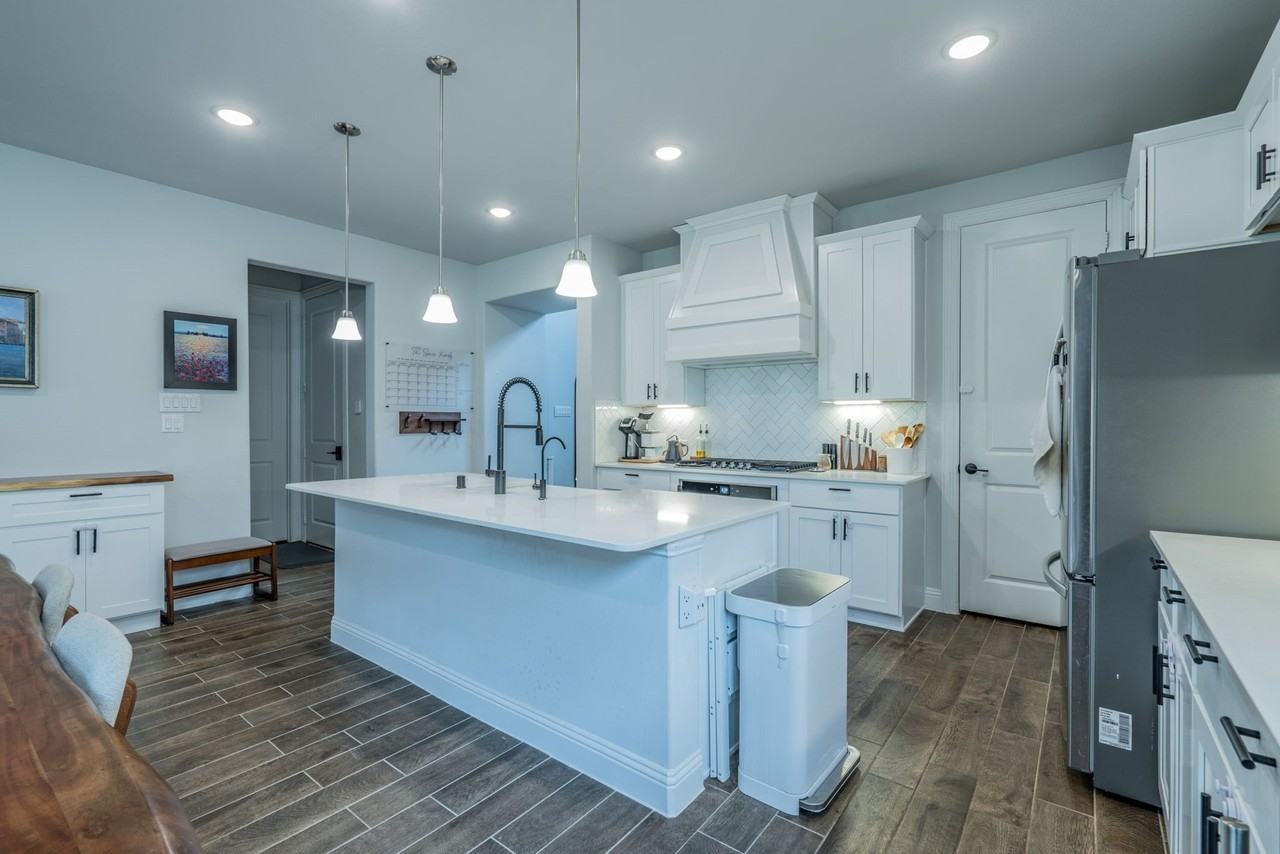 15894 Talamore Ln - Photo 7 of 34
