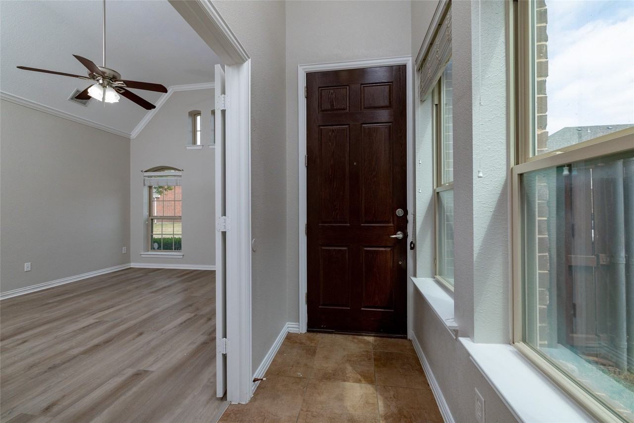 2108 Harris Pl - Photo 3 of 34