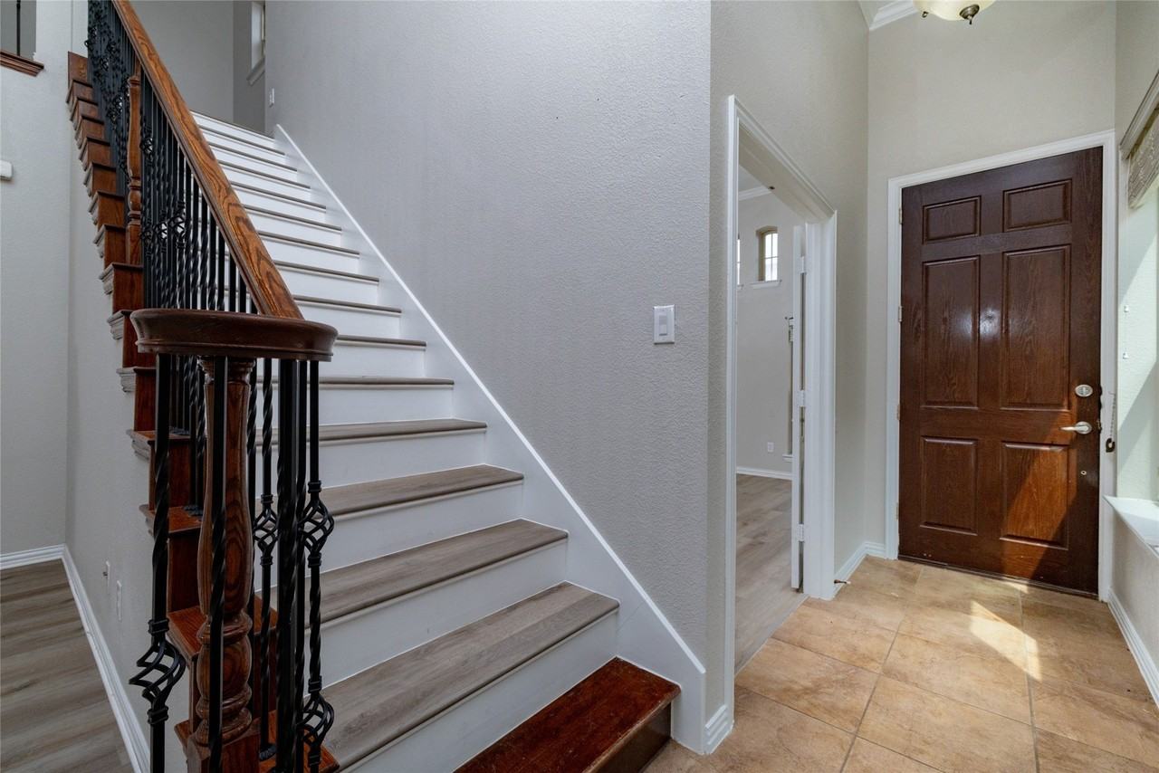 2108 Harris Pl - Photo 4 of 34