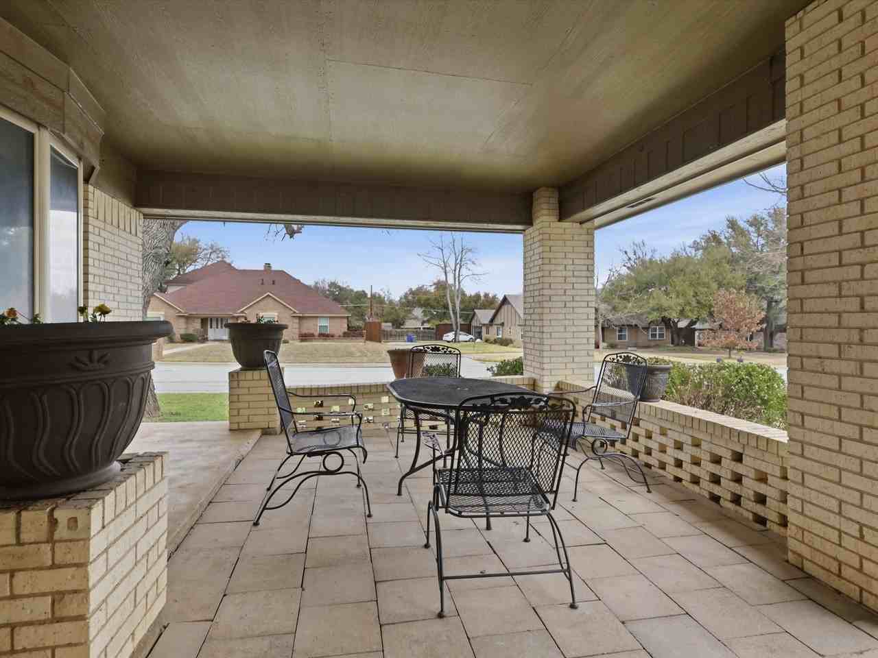 3716 Sweetbriar Ln - Photo 4 of 40