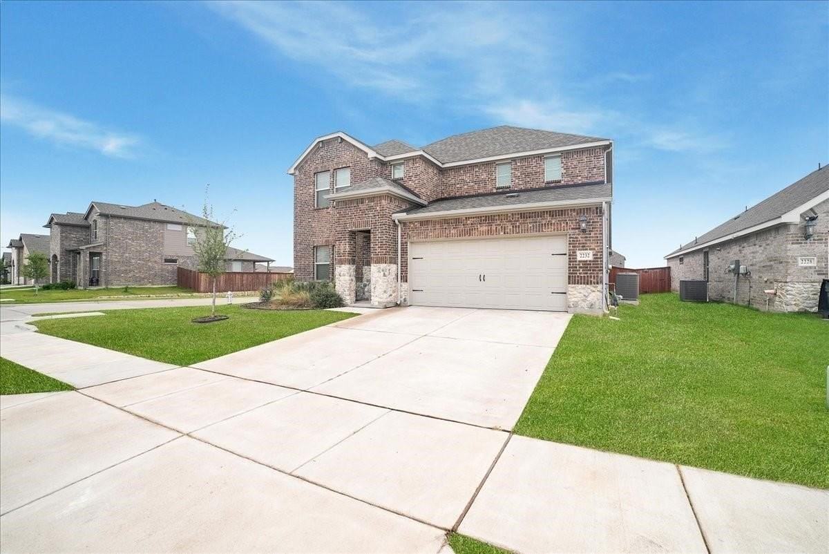 2232 Sun Star Dr - Photo 2 of 35