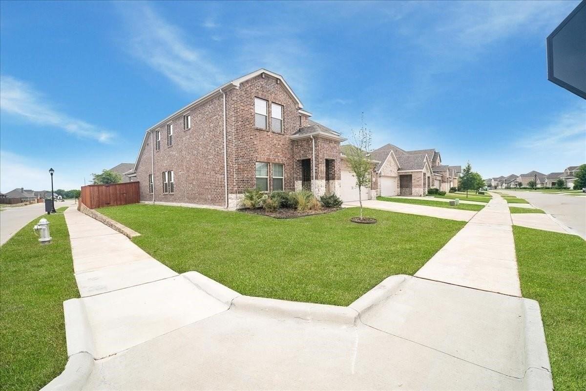 2232 Sun Star Dr - Photo 3 of 35