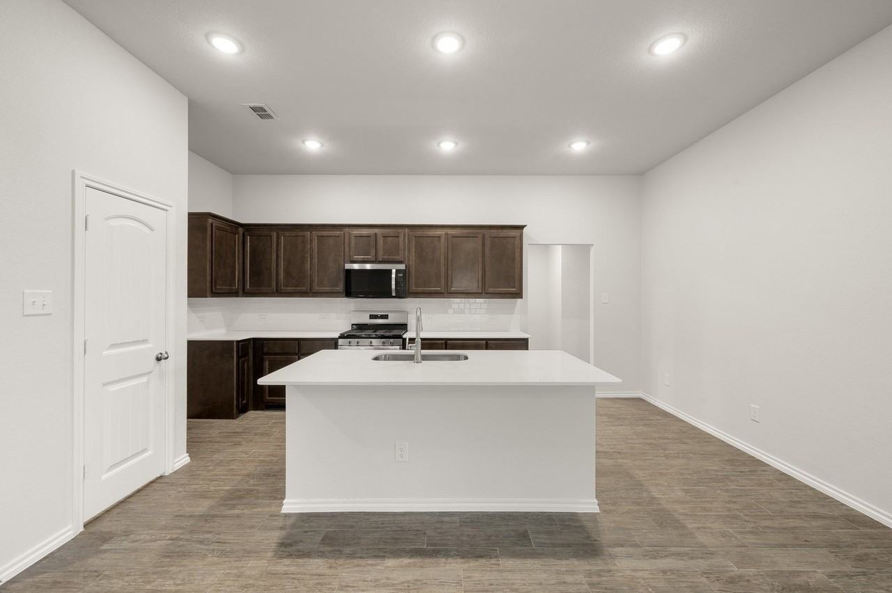 2837 Hay Ln - Photo 3 of 19