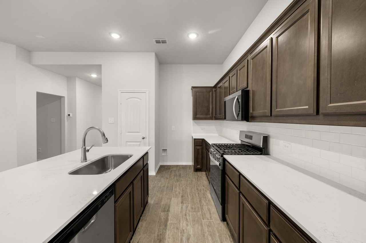 2837 Hay Ln - Photo 4 of 19