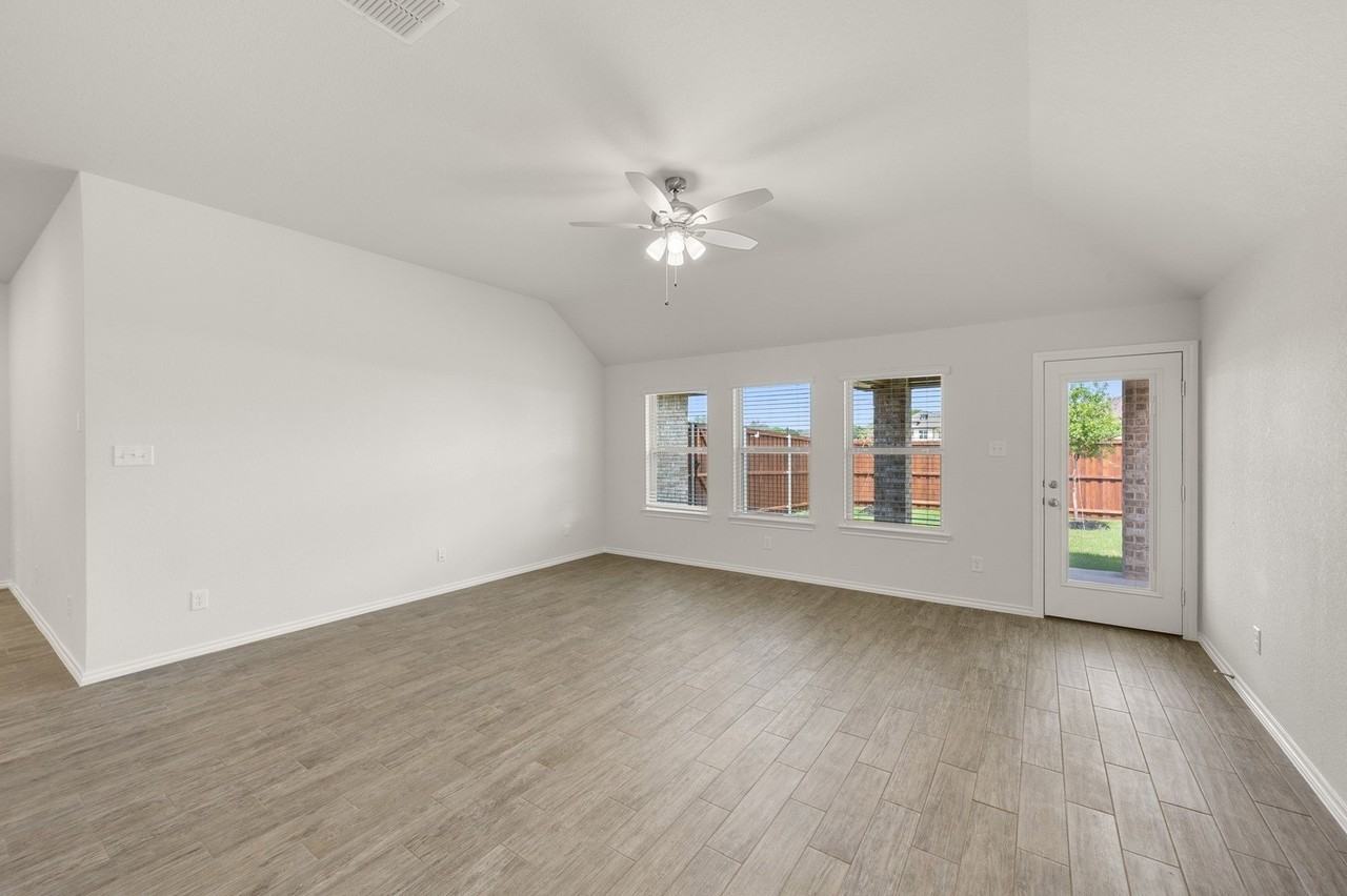 2837 Hay Ln - Photo 5 of 19