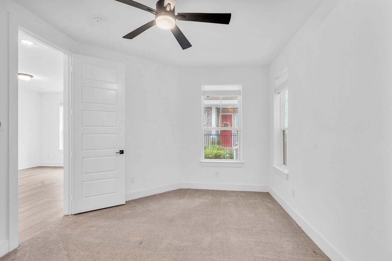 4924 Deavers Ln - Photo 3 of 16
