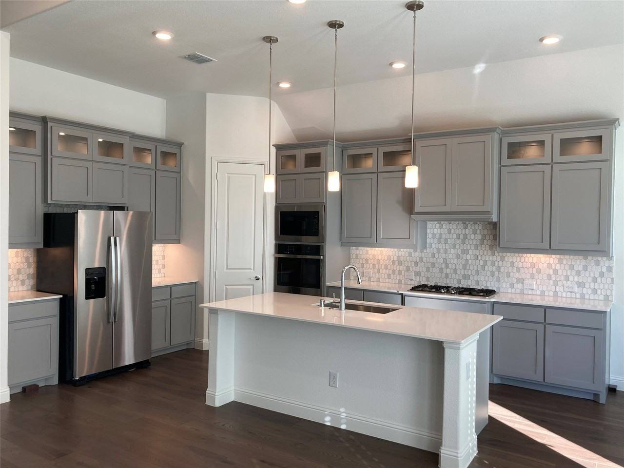 3259 Shearwater Ln - Photo 2 of 23