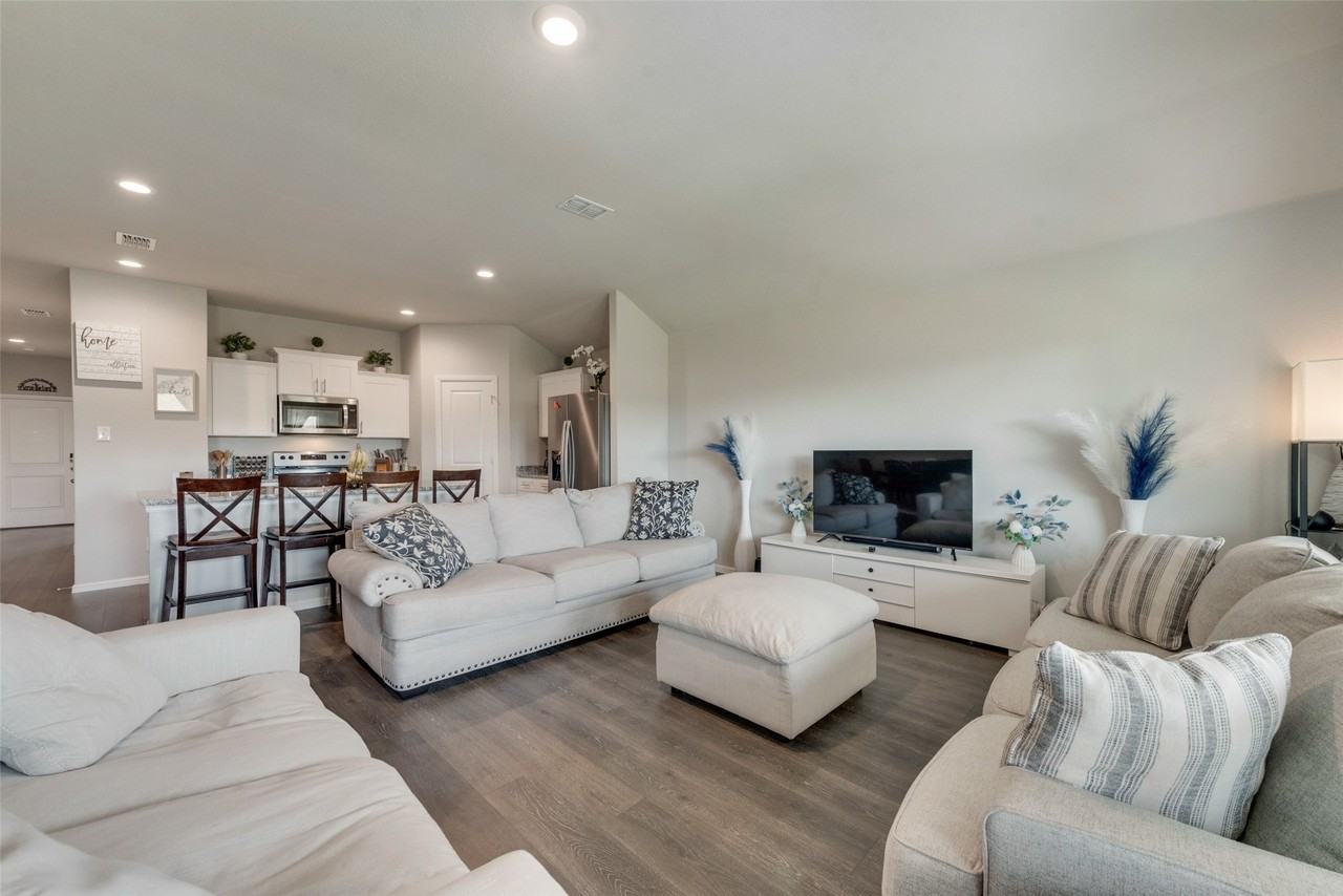 16545 Club Springs Ln - Photo 2 of 20