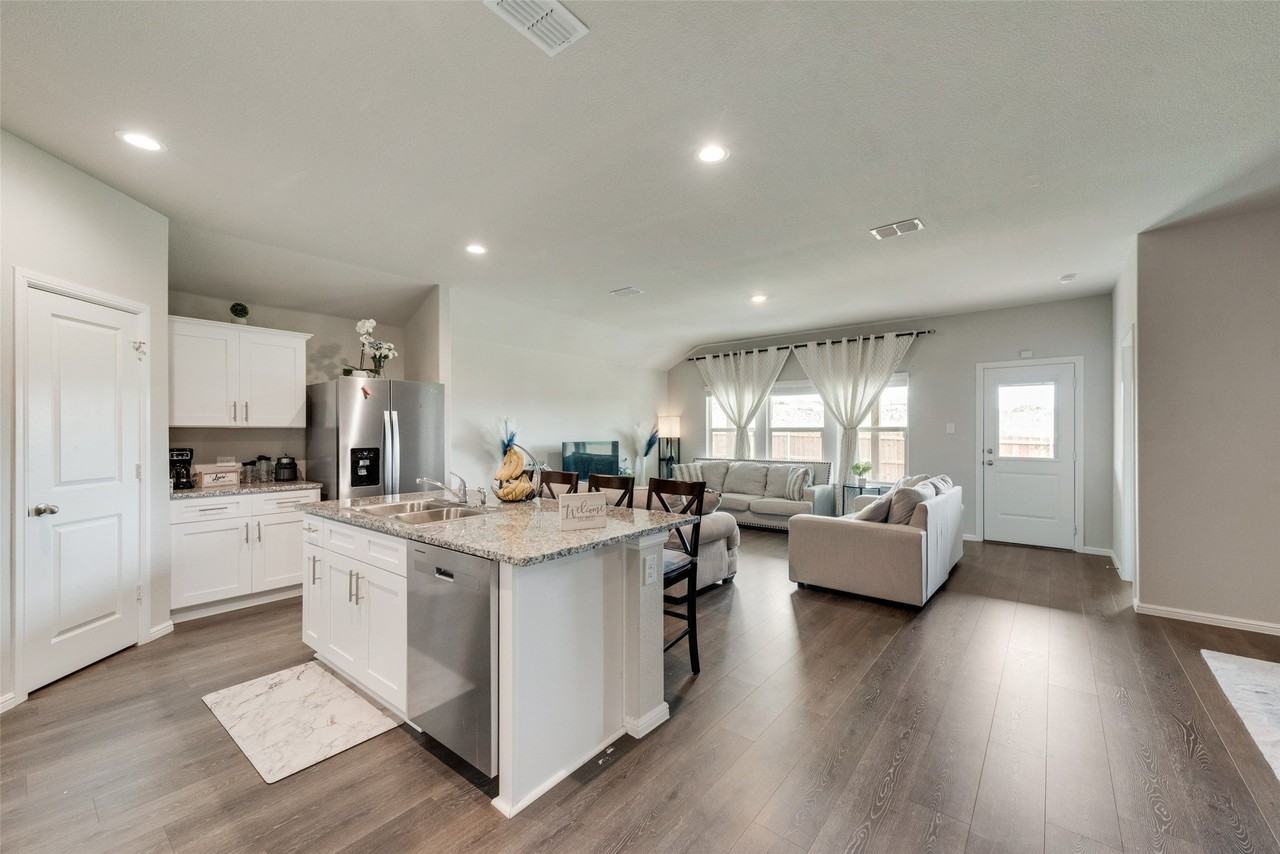 16545 Club Springs Ln - Photo 4 of 20
