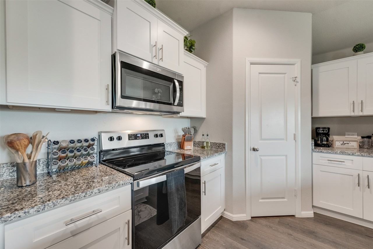 16545 Club Springs Ln - Photo 6 of 20