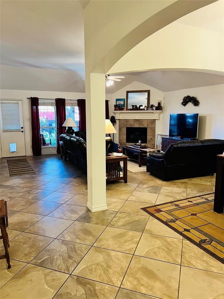 7709 Laughing Waters Trl - Photo 7 of 14