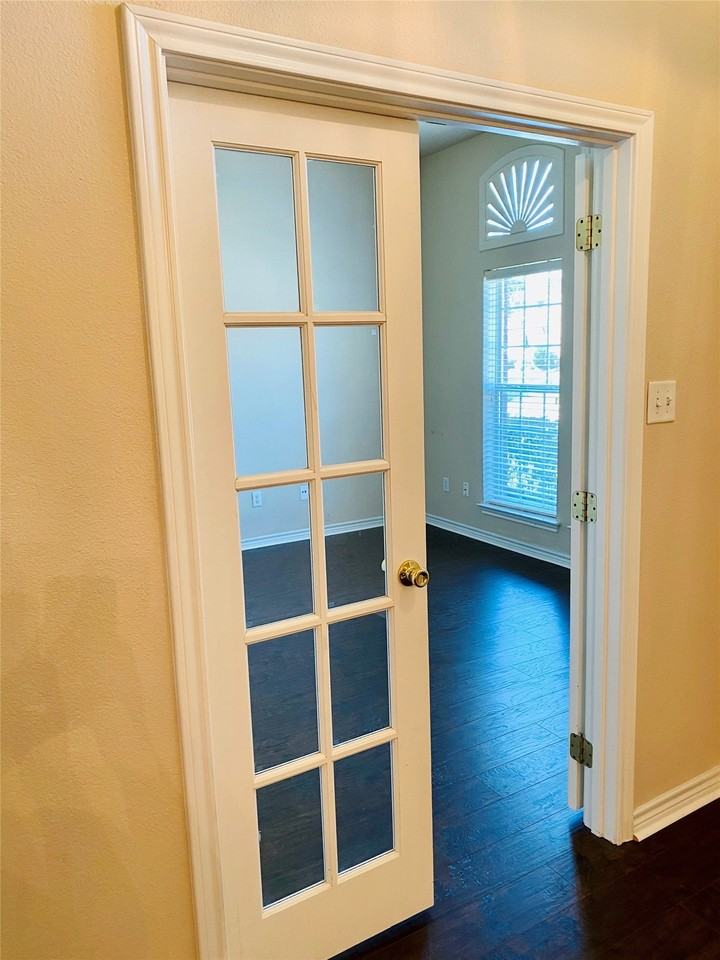 300 Rain Tree Dr - Photo 2 of 17