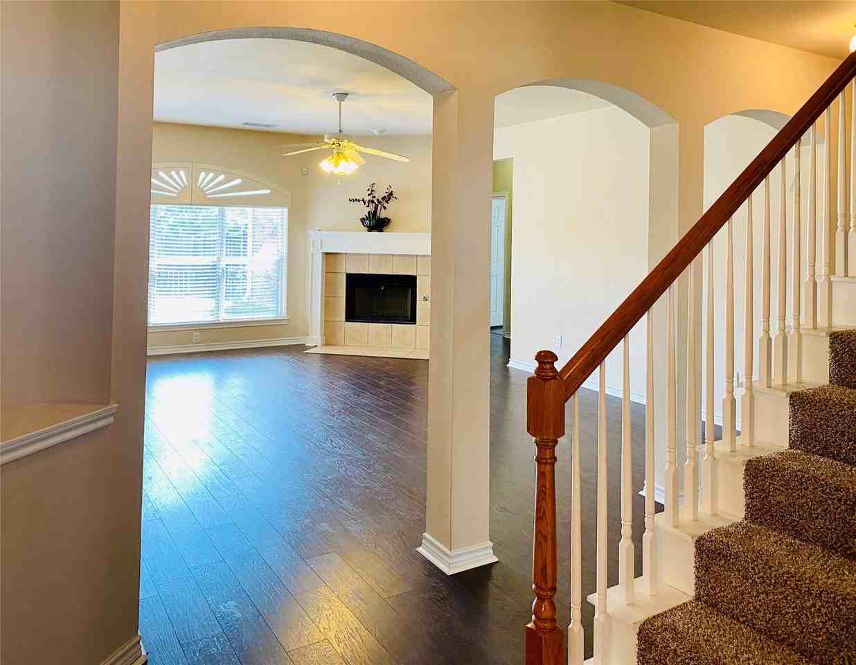 300 Rain Tree Dr - Photo 3 of 17