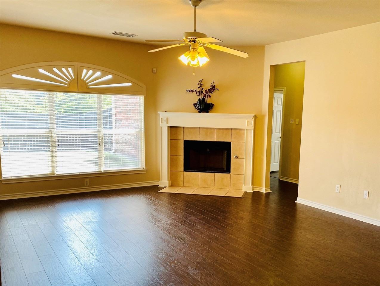 300 Rain Tree Dr - Photo 4 of 17