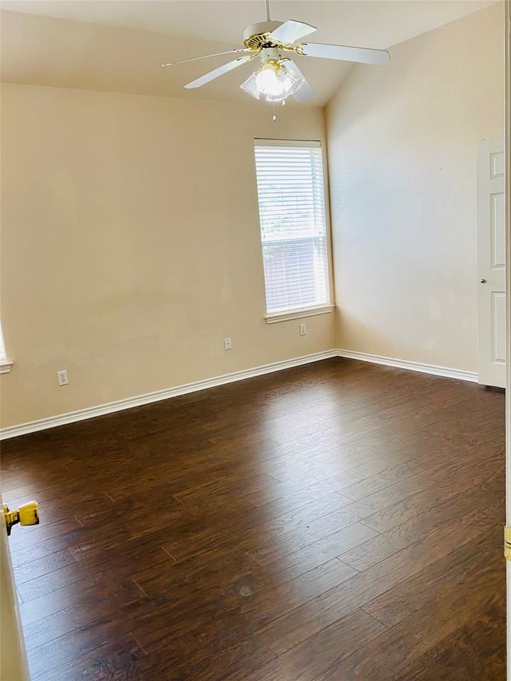 300 Rain Tree Dr - Photo 7 of 17
