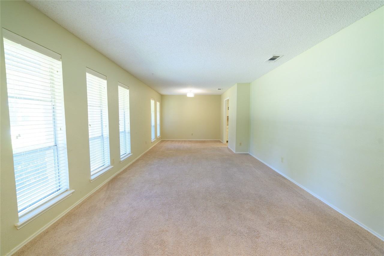 111 Sunview St - Photo 6 of 26