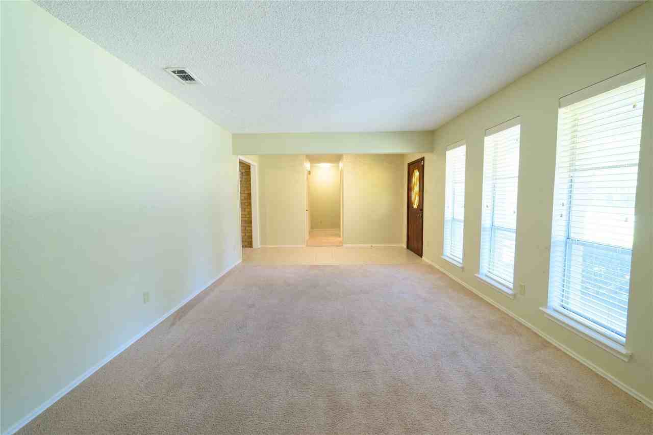 111 Sunview St - Photo 7 of 26