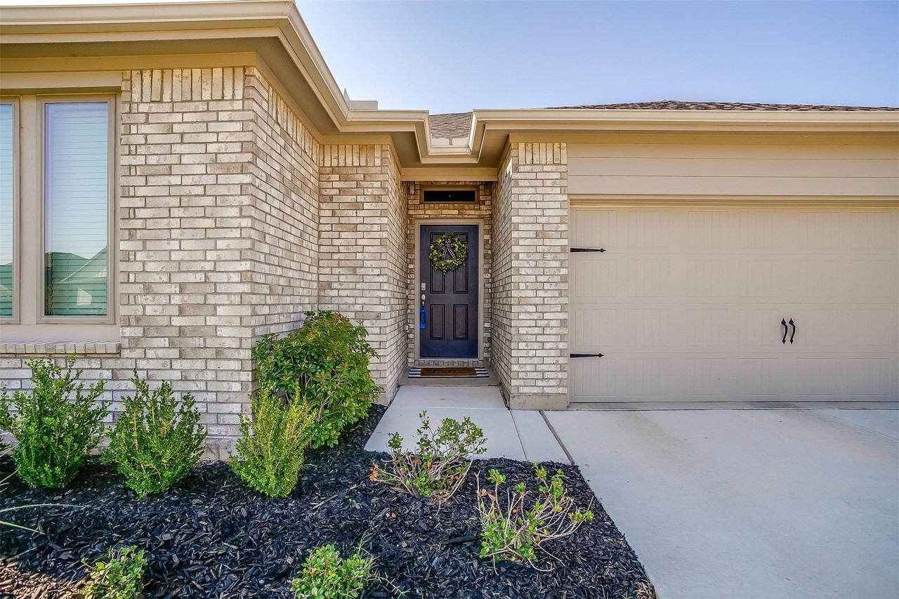 1448 Eagle Nest Dr - Photo 2 of 27