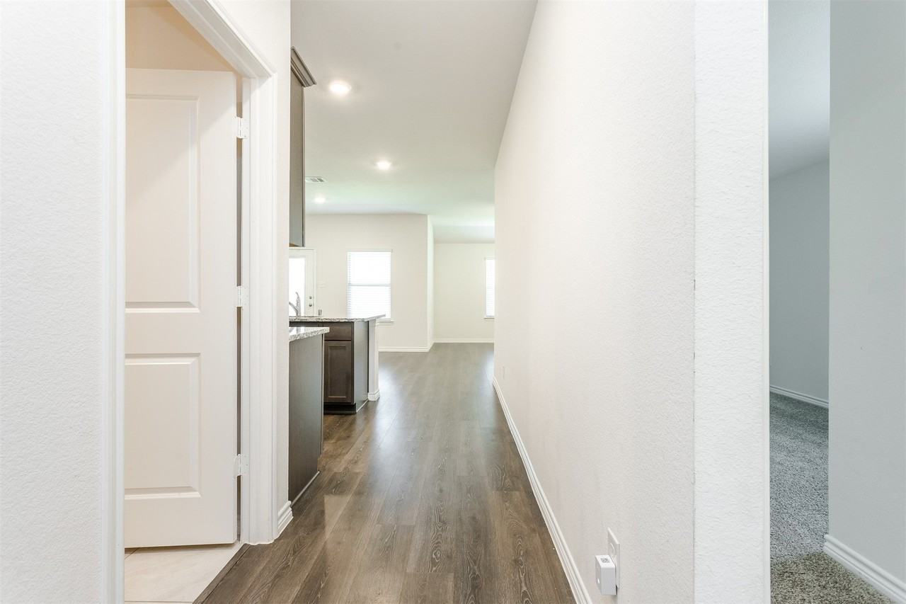 406 Saddle Club Way - Photo 6 of 34
