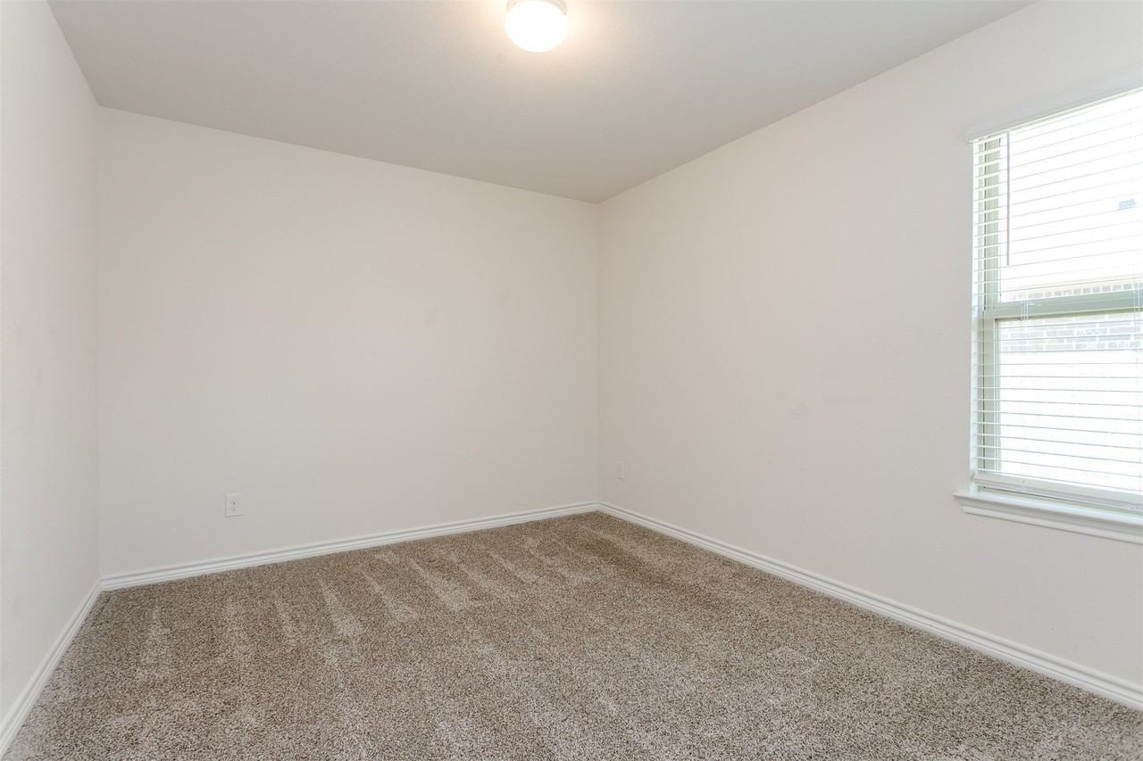 406 Saddle Club Way - Photo 7 of 34
