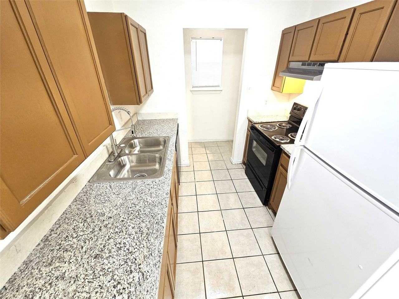 2837 Avenue J - Photo 2 of 25