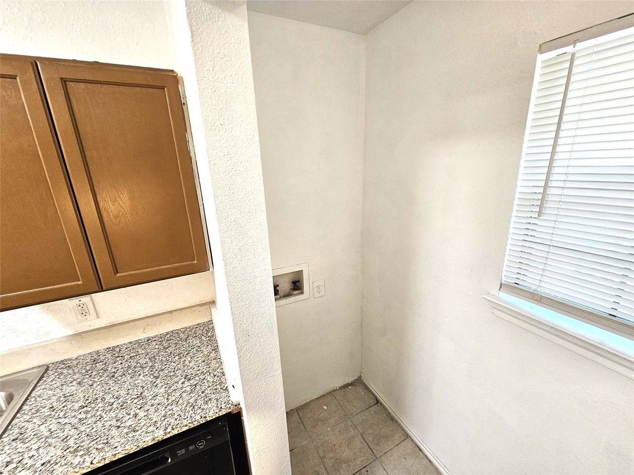 2837 Avenue J - Photo 7 of 25