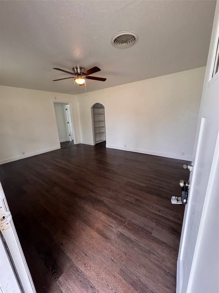 1621 S Mirick Ave - Photo 2 of 17