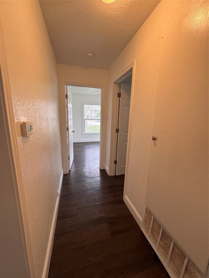 1621 S Mirick Ave - Photo 4 of 17