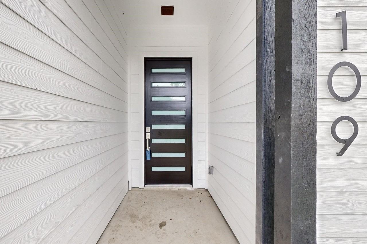 4109 Rupert St - Photo 2 of 36