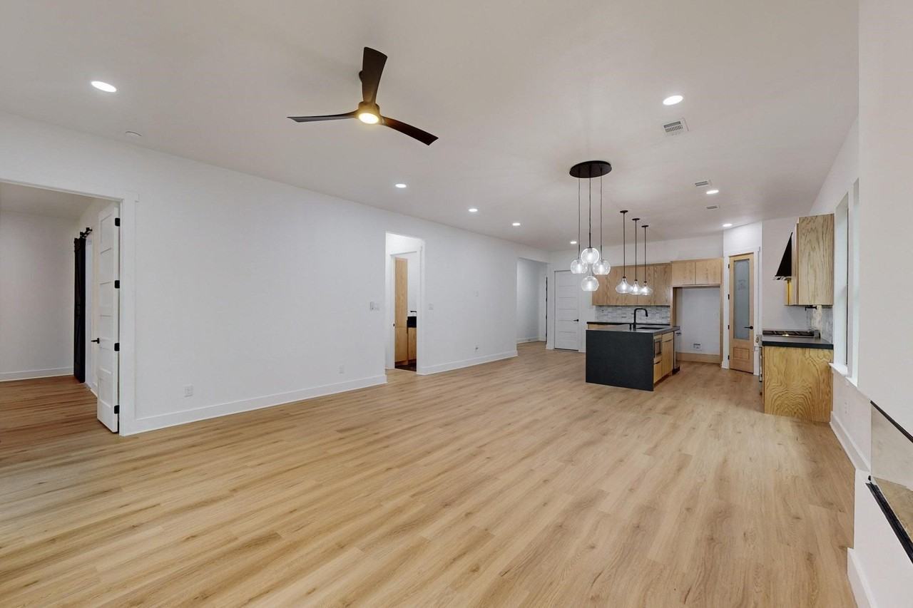 4109 Rupert St - Photo 4 of 36