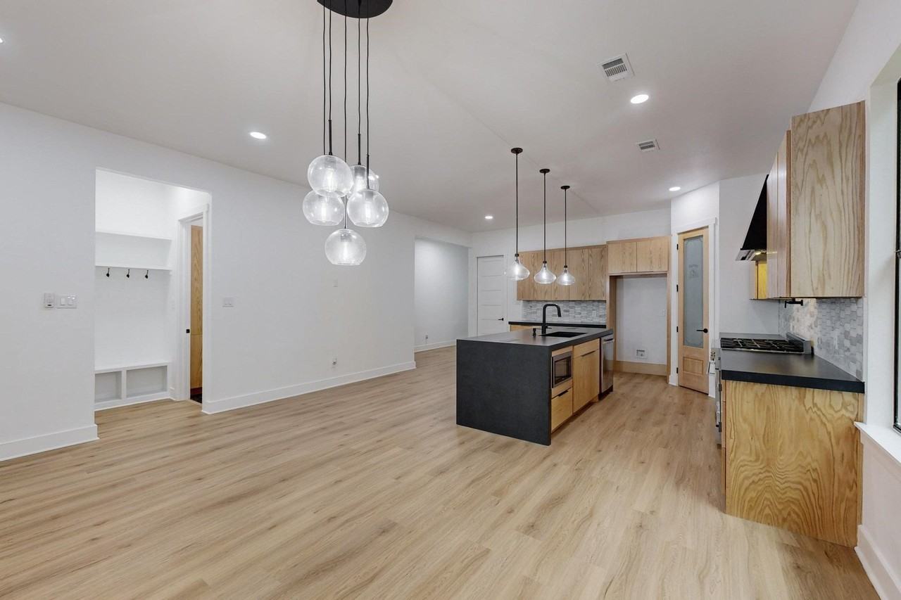 4109 Rupert St - Photo 5 of 36