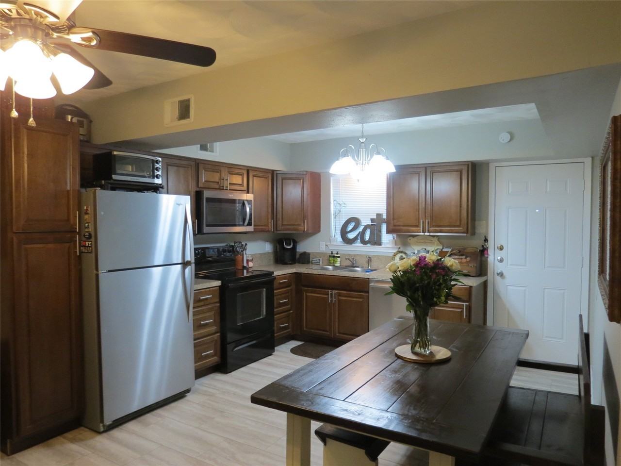 10905 Lake Gardens Dr - Photo 5 of 9