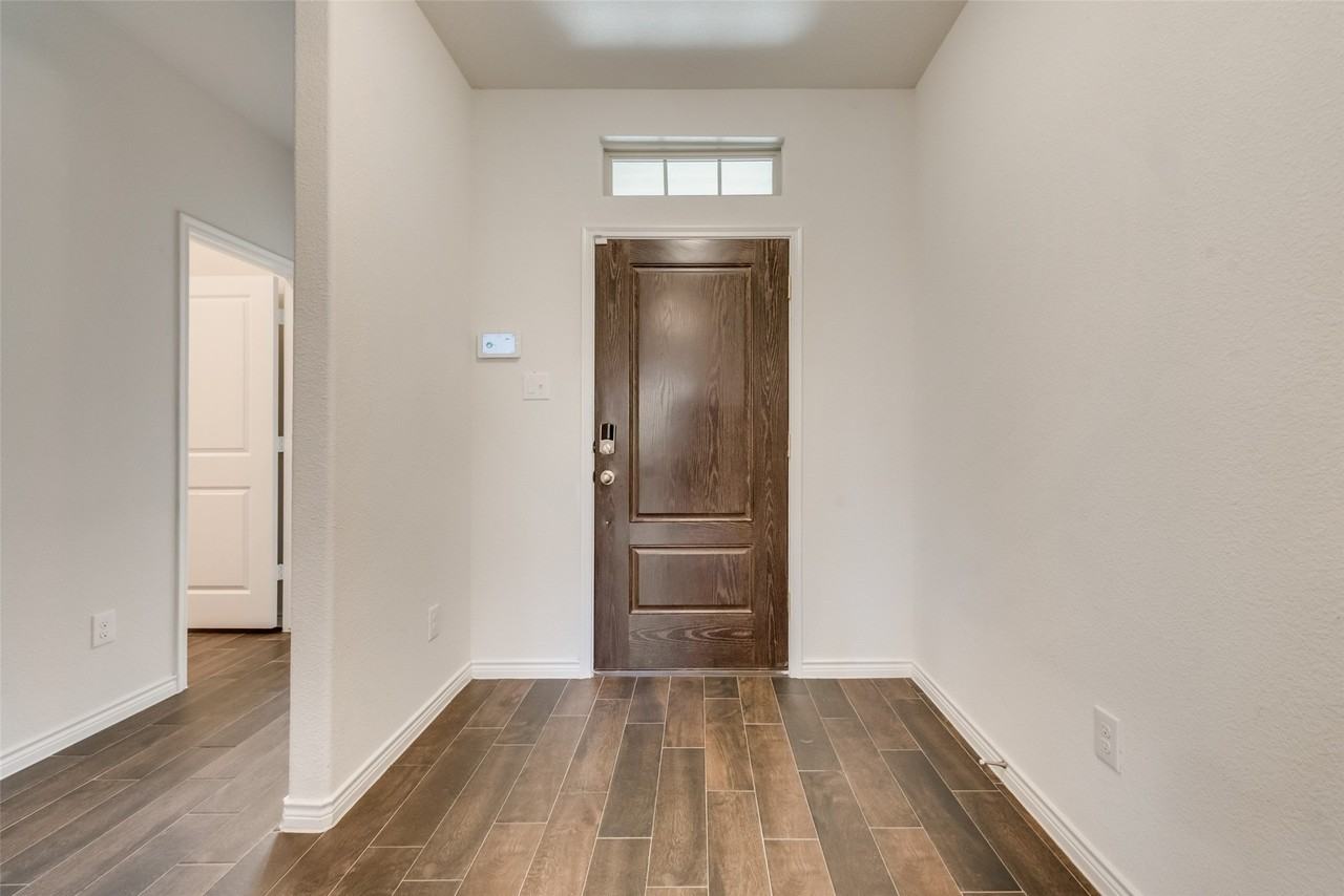 2085 Tahoka Ln - Photo 3 of 27