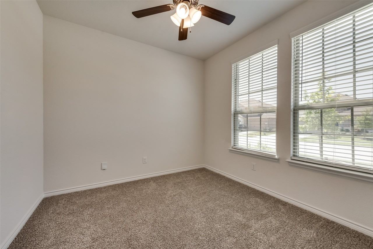 2085 Tahoka Ln - Photo 5 of 27