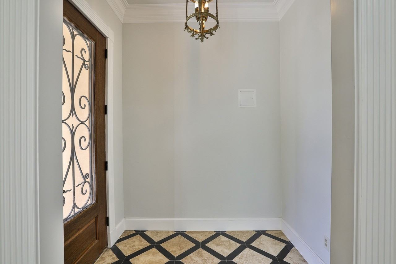 5004 Byers Ave - Photo 5 of 40