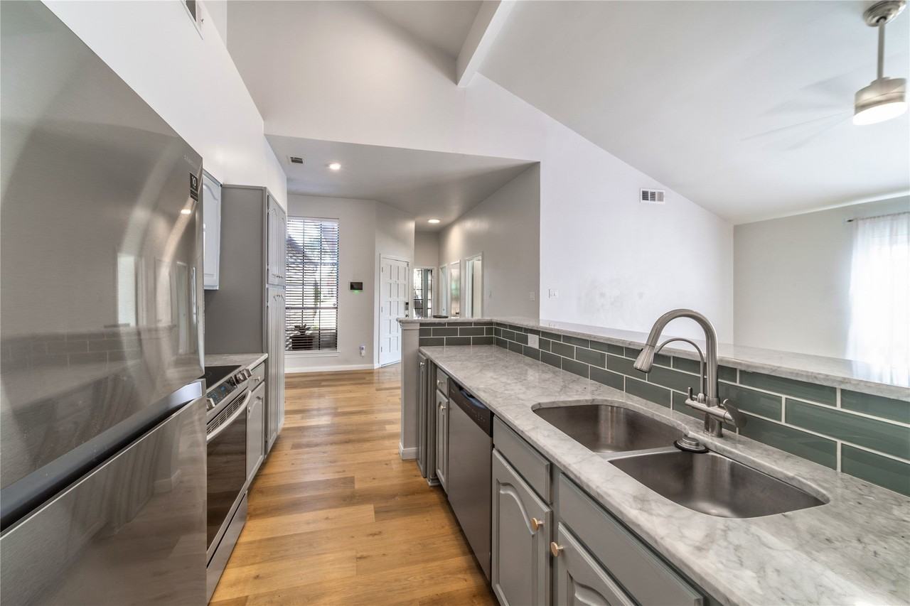 6344 Winton St - Photo 4 of 15