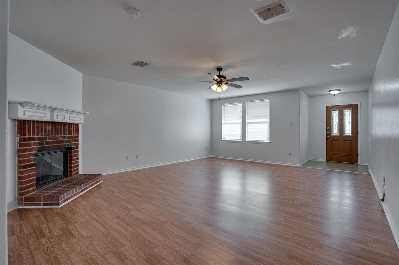 13165 Barbarosa Dr - Photo 4 of 17