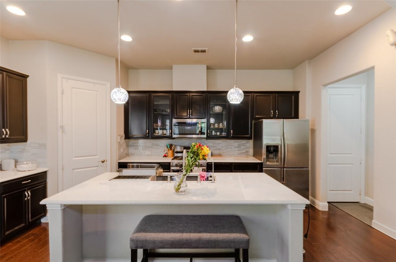1448 Pebble Way - Photo 3 of 25