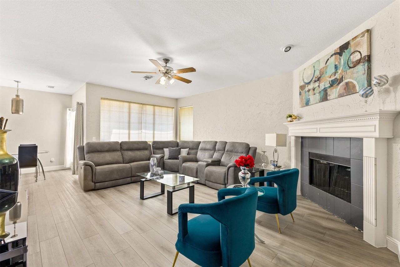 7114 Fieldstone Dr - Photo 4 of 28