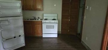 featured image of 326 W 8th St