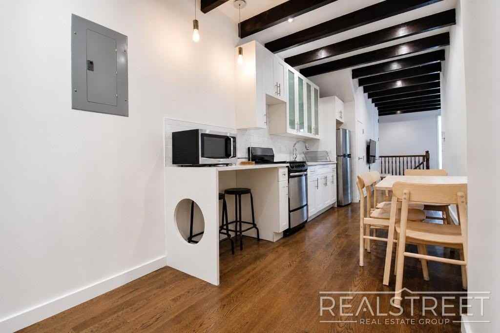 911 Jefferson Ave #1L - Photo 2 of 13