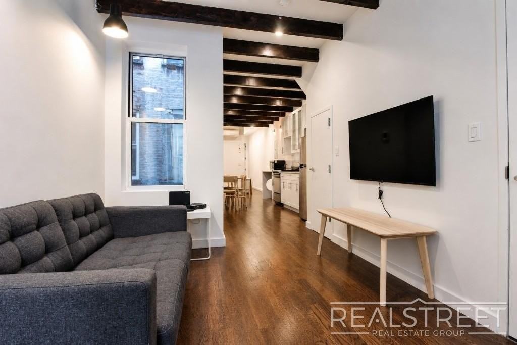 911 Jefferson Ave #1L - Photo 3 of 13