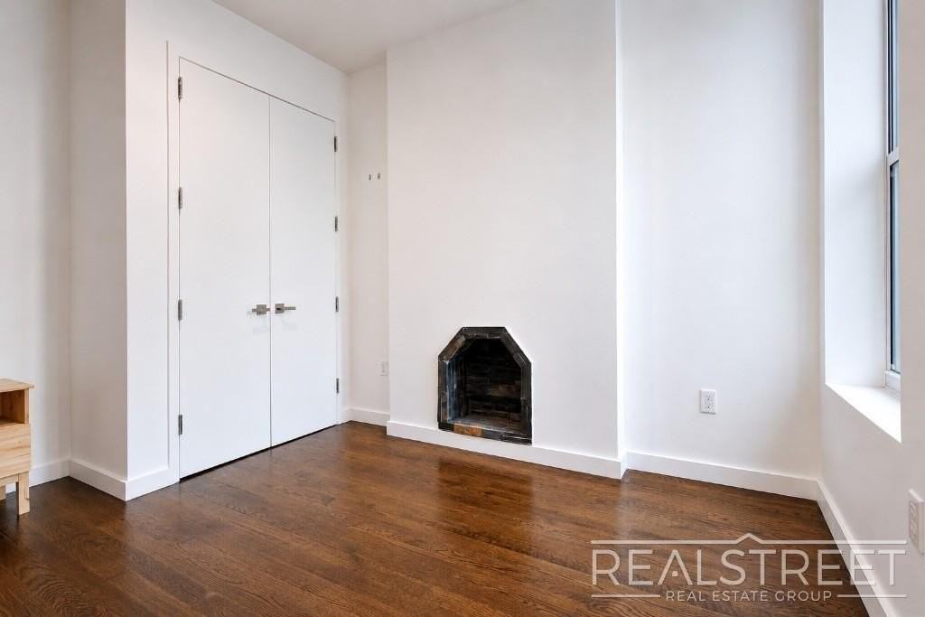 911 Jefferson Ave #1L - Photo 6 of 13