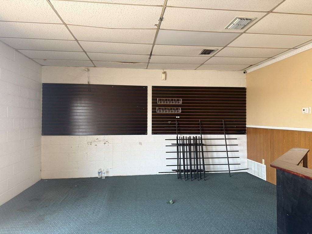 248 E 52nd St - Photo 4 of 5