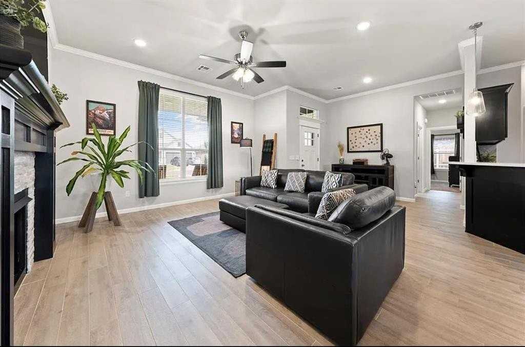 12821 Nw 141st St - Photo 4 of 28