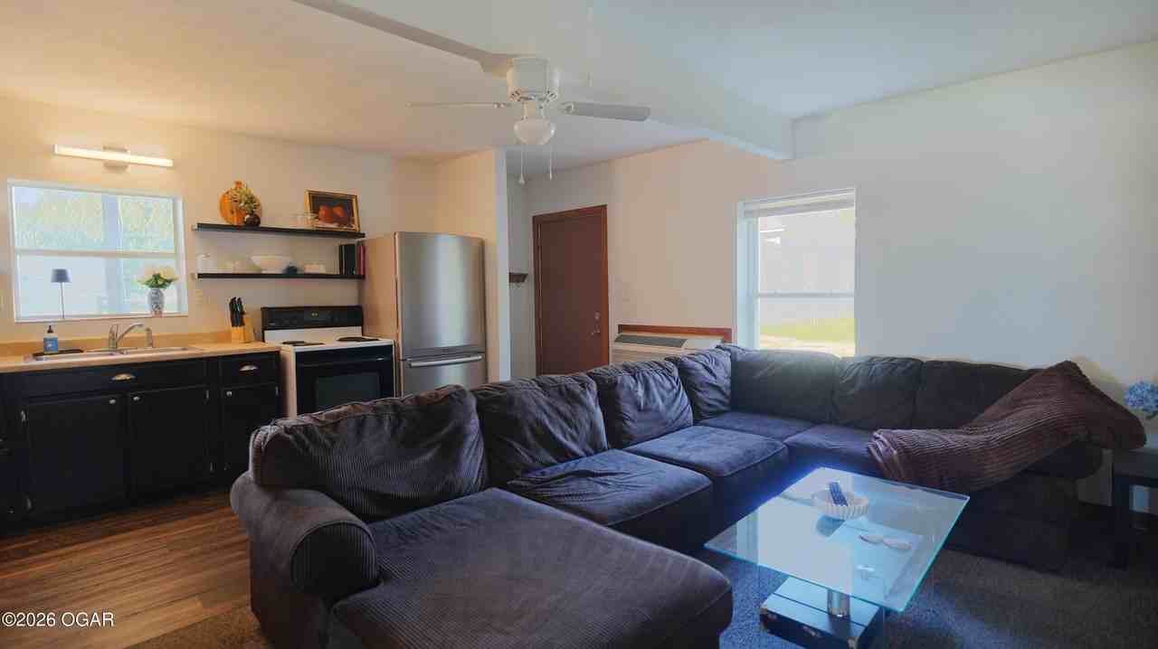 1540 Chouteau Ave - Photo 4 of 9