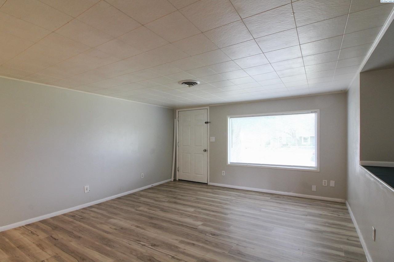 1021 Sanford Ave - Photo 7 of 16