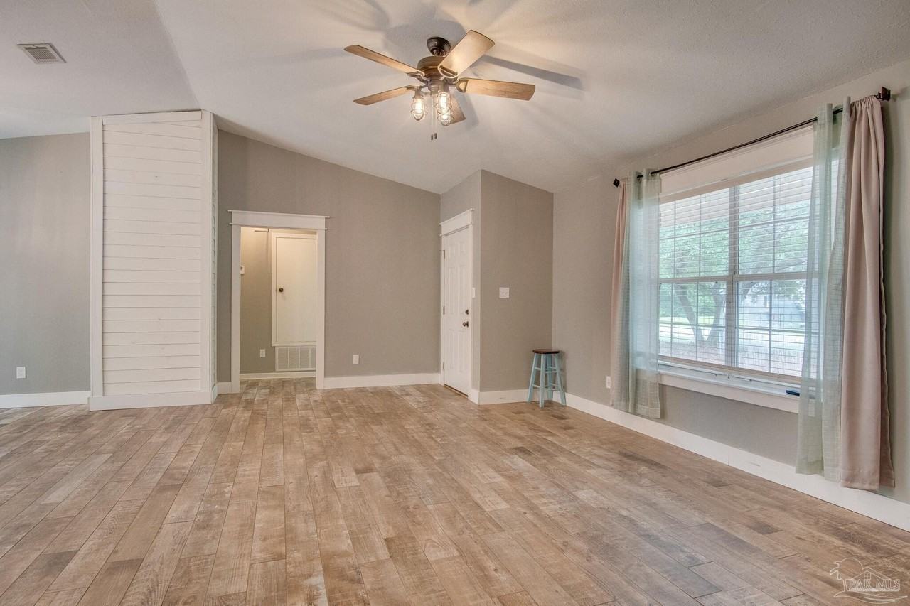 8262 Pamplona St - Photo 6 of 28